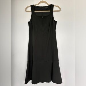 Beautiful dress it’s sexy yet elegant. European brand Club Monaco.